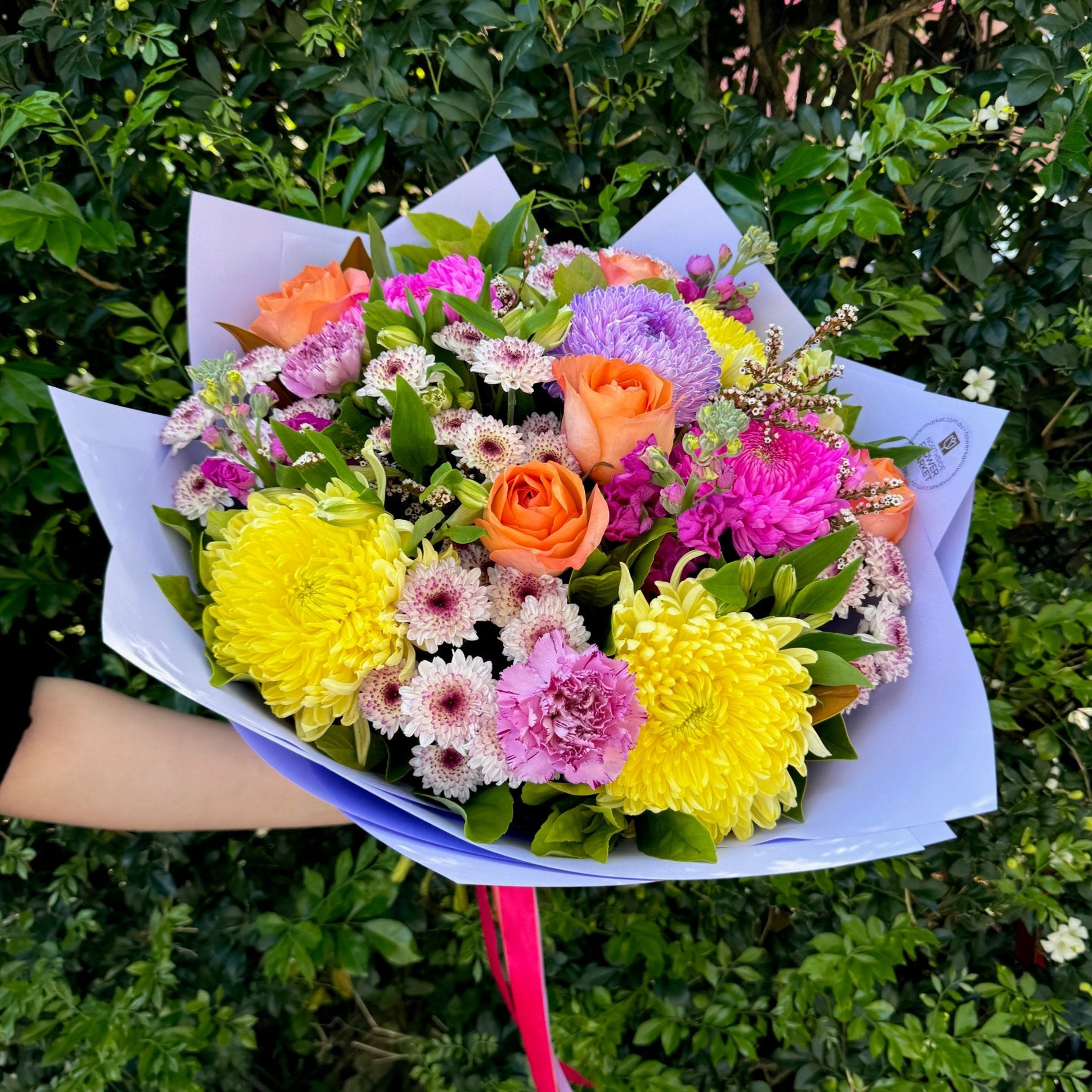 ROUND BRIGHT BOUQUET