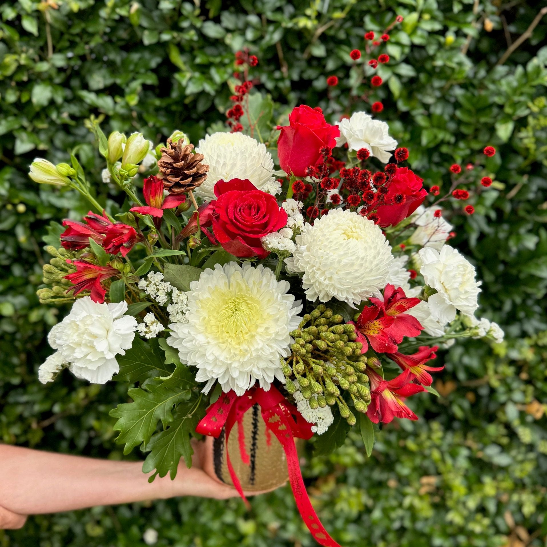 CHRISTMAS ARRANGEMENT